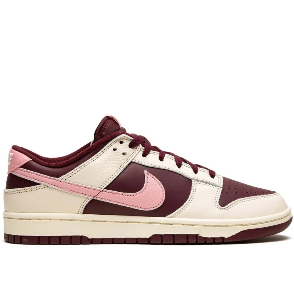 Nike Dunk Low - Premium 'Valentine's Day 2023' (Men's 7/Women's 8.5)